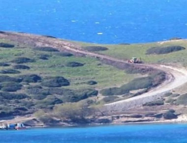 Οι Τούρκοι φτιάχνουν δρόμο στη νησίδα Τσαβούς απέναντι από τα Ίμια